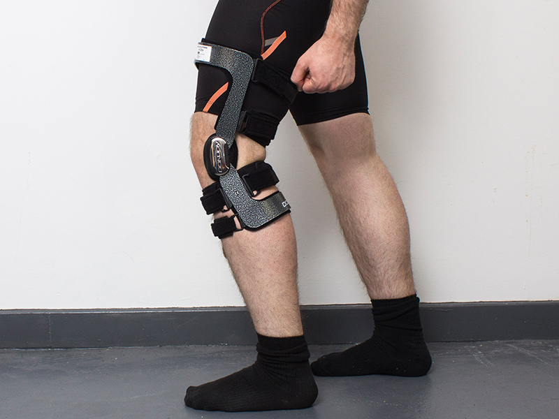 Learn how to size and fit your Donjoy knee brace Think Sport